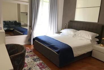 تختخواب و صبحانه Flora Inn Scotti S House Due Passi In Centro