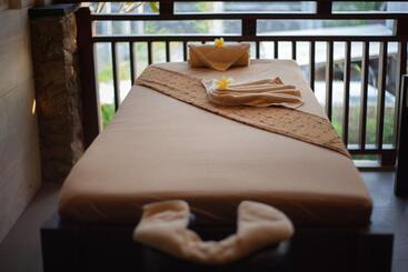 בית מלון כפרי The Mudru Resort By Pramana Villas