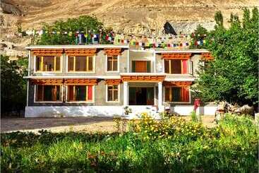 בית מלון כפרי Tih The Himalayan Abode