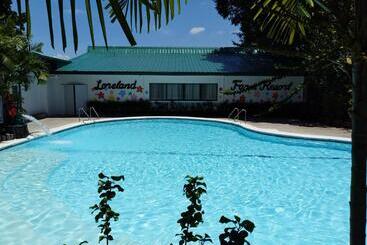 هتل Loreland Farm Resort