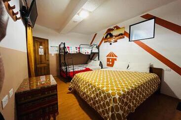 هتل Hostal Alpachaca   New Quito Airport