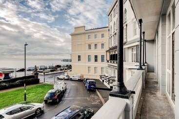 Жильё для туристов Beach Comber Hastings