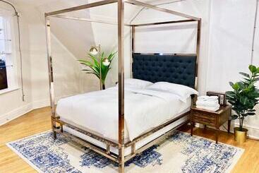 هتل The West House