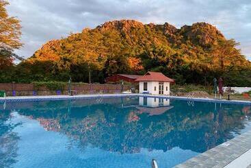 هتل Vạn Xuân Royal