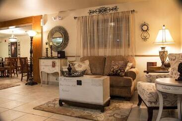 בית מלון כפרי All American Inn & Suites Branson