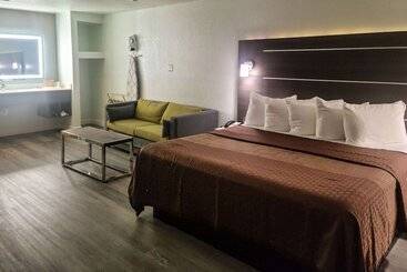 فندق Econo Lodge Inn & Suites Near Lackland Afb