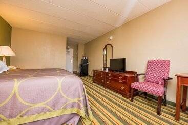 فندق Super 8 By Wyndham Frederick