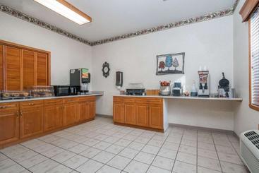 هتل Travelodge & Suites By Wyndham Fargo/moorhead