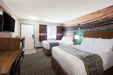 فندق على الطريق Clarion Pointe East Lansing University Area