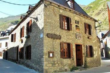 פנסיון Hostal Plaça Garós