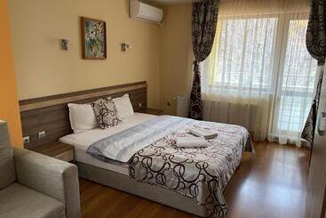 پانسیون Kot Garden Guest House