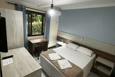 פנסיון Pousada Café