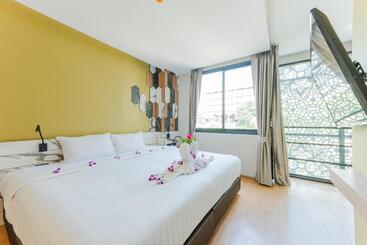 호텔 Sky Wave Patong