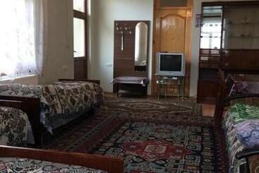 هاستل Huseyn Houses