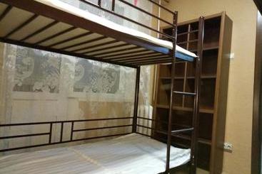 Hostel от рассвета до заката