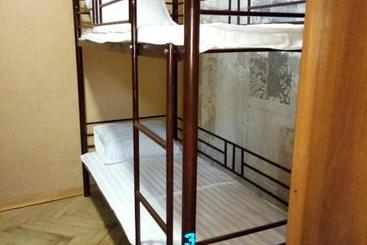 Hostel от рассвета до заката