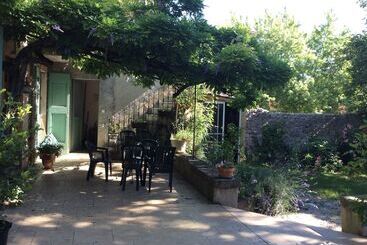 تختخواب و صبحانه Chambre D Hôte De La Fraternité