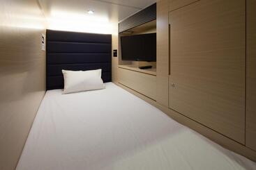 מלון כמוסות Y S Cabin&hotel Naha Kokusai Street