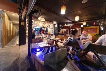 فندق May House Karon Beach