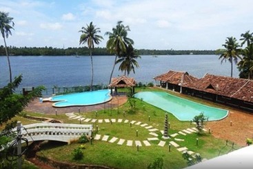 ホテル Sukhayus Wellness Heritage Cherai