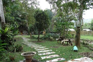 ホテル Tent And Breakfast At Irawan Park