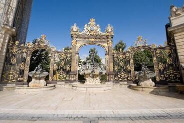 هتل آپارتمان Nemea Appart Hotel Grand Cœur Nancy Centre