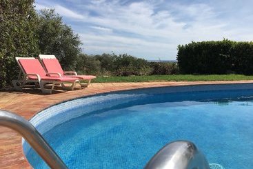 Quiet Cottage With Pool