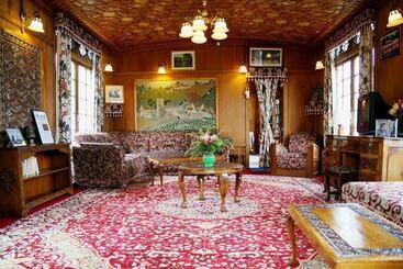 בית מלון כפרי Akbar Group Of Heritage Houseboats