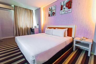 First Residence Hotel By Rvh