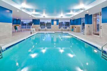 בית מלון כפרי Hampton Inn Cape Cod Canal