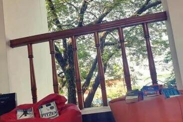 בית מלון כפרי Hostel By The Sea