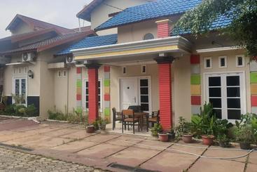 هتل Oyo 3304 Garuda Guest House