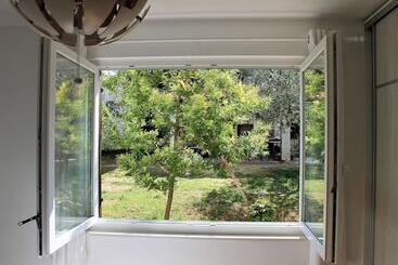 ツーリストアパートメント Apartments Maric