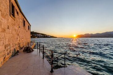 관광객 아파트 Beachfront Villa Gabriela With Pool