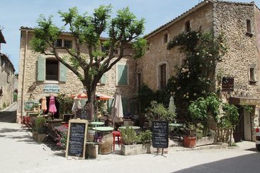 Beautiful Cottage With Swimming Pool In L Islesurlasorgue