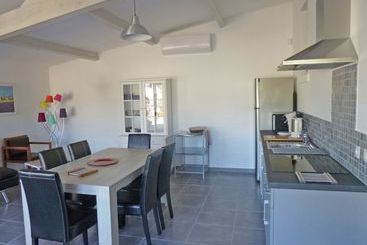 Beautiful Cottage With Swimming Pool In L Islesurlasorgue