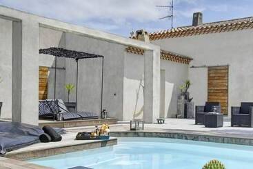 צימר Mas Sainte Marie   Private Hot Tub Suites