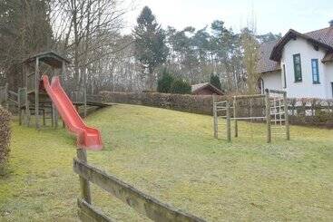 ツーリストアパートメント Beautiful Holdiday Home In Ulmen Near The Lake