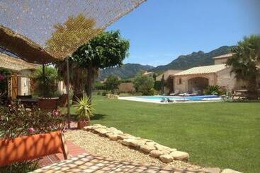 ペンション Mas Cairou