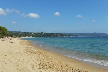 ツーリストアパートメント Spacious Villa Near Sea In Cavalaire Sur Mer