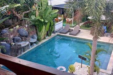 ユースホステル Dewi Sri Guesthouse