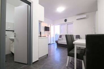 شقق خاصة سياحية Elegant Holiday Home In Privlakaw With Garden