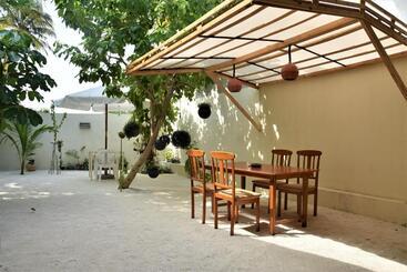 Pensão Kuri Beach View Inn