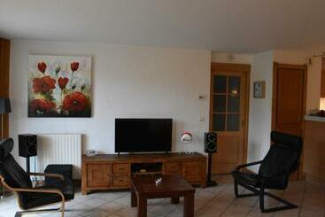 Spacious Apartment In Sallanches Near Ski Area