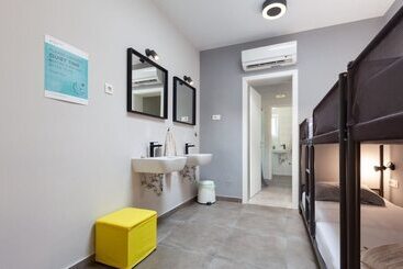Subtub Hostel Makarska