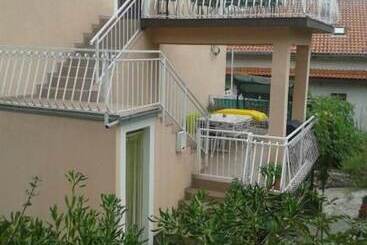 관광객 아파트 Apartment Stoja