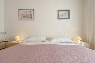 דירות לתיירים Beco Three