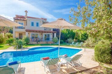 דירות לתיירים Dafni Villa By Leaderstay