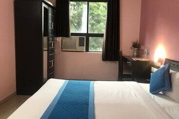 בית מלון כפרי All Seasons Guest House I Rooms & Dorms