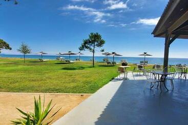 هتل Hôtel San Lucianu